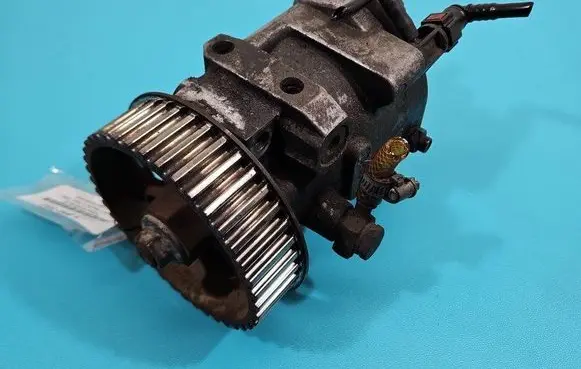 Renault Megane II Fuel injection high pressure pump R9042A014A IMPRK1512582