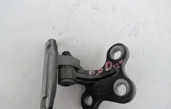 Volvo S60 Front door upper hinge 31218315 31218515 12W32