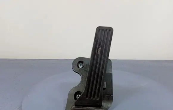Mazda 3 II Accelerator throttle pedal GHP941600C