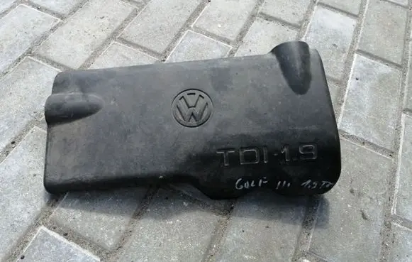 Volkswagen Golf III Engine cover (trim) 028103935A
