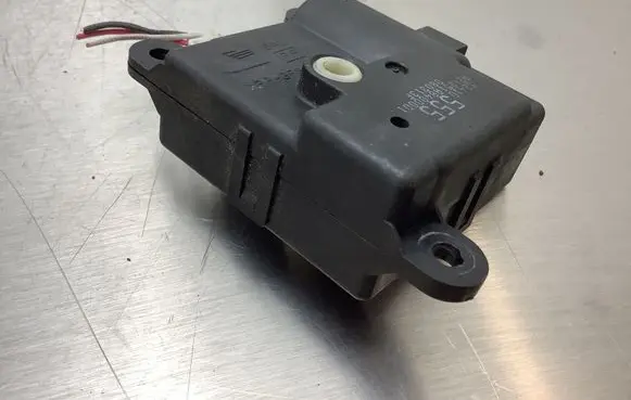 Renault Laguna III Air flap motor/actuator 52410555 A24851A8400001 080313F