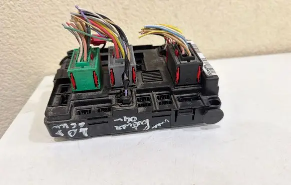 Peugeot Partner Fuse module 9643498680
