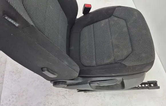 Volkswagen PASSAT B7 Front passenger seat 3AA963556A