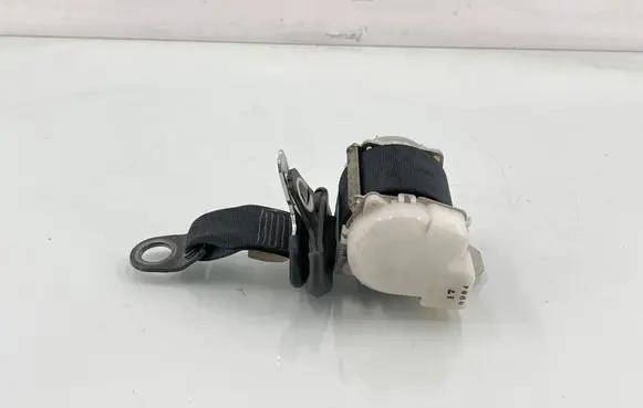 Toyota Aygo AB10 Rear seatbelt H073801
