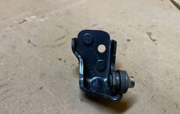 Ford Explorer VI Rear door lower hinge
