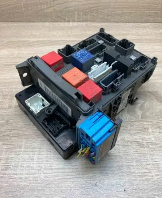 Renault Espace IV Fuse module 8200004201E 518002100