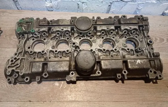 Volvo S60 Rocker cam cover 1001761007 1001761