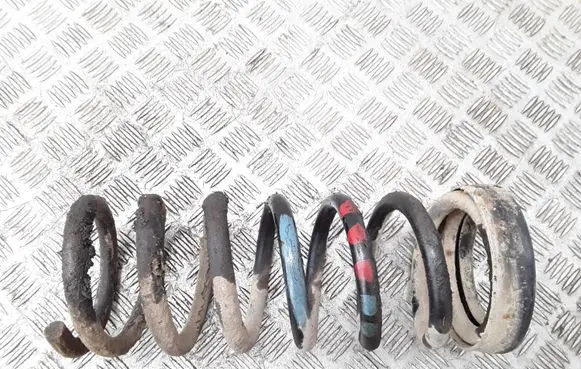 Mercedes-Benz W123 Rear coil spring