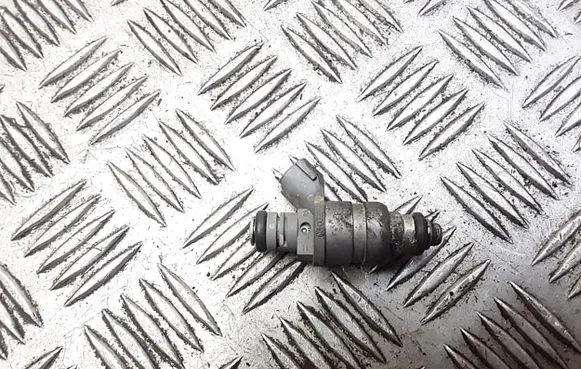 Audi A3 S3 8P Fuel injector 06a906031bt