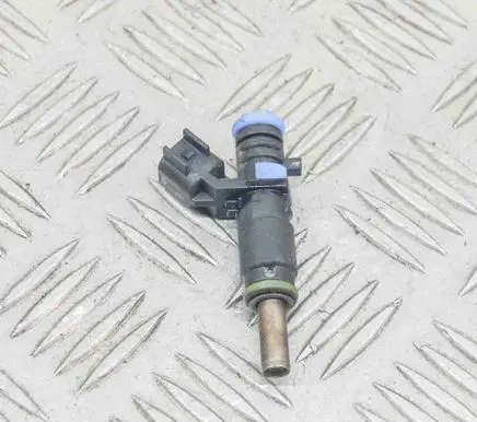 Opel Mokka Fuel injector 55562599