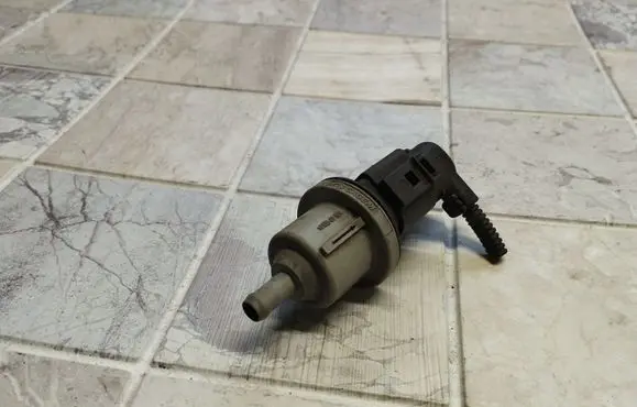 Skoda Octavia Mk2 (1Z) Valve vacuum 