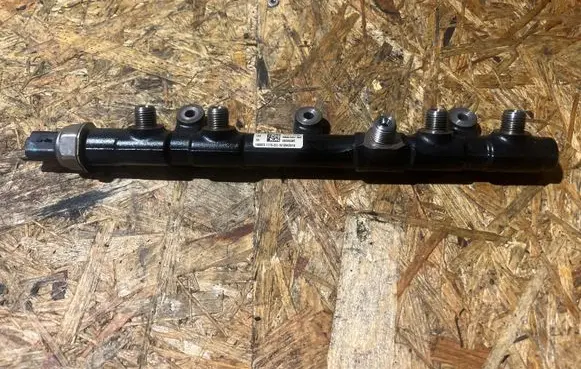 Nissan Navara D23 Fuel main line pipe 175217543R H8201257368
