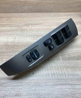 Toyota Prius (XW20) Electric window control switch 8482047012