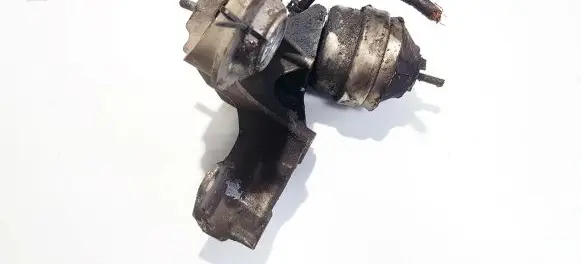 Volkswagen PASSAT B5.5 Engine mounting bracket 8e0199352