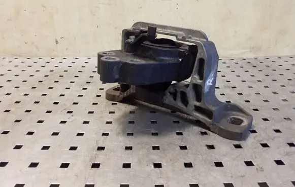 Ford Focus Engine mount bracket