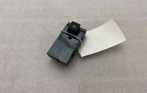 Buick Encore I Electric window control switch 13408446
