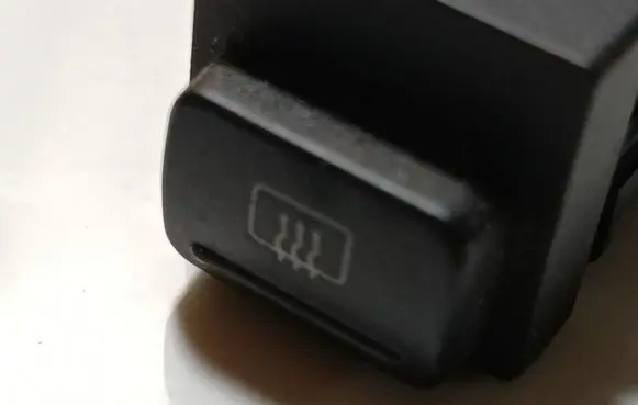 Skoda Fabia Mk2 (5J) Windscreen/window heater switch 