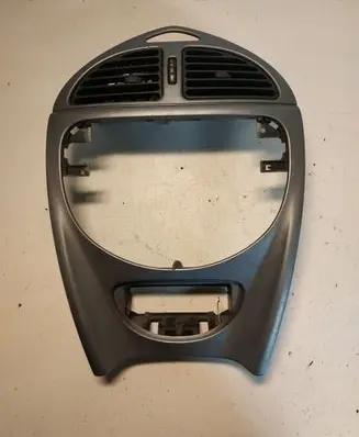 Radio/GPS head unit trim