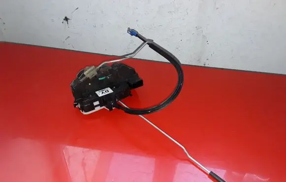 Chevrolet Cruze Front door lock 13578277 3027086