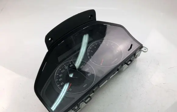 Volvo V70 Speedometer (instrument cluster) 31254534AA