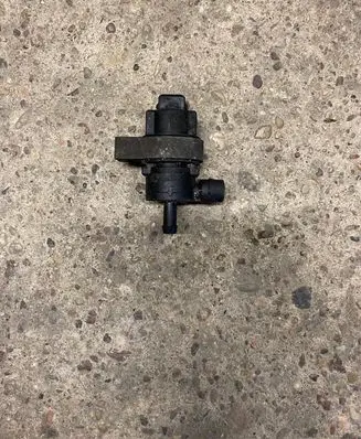 BMW 5 E39 Fuel tank valve 14336021