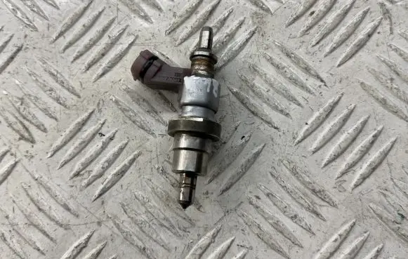 Toyota Corolla Verso AR10 Fuel injector 2371026010 2371026011