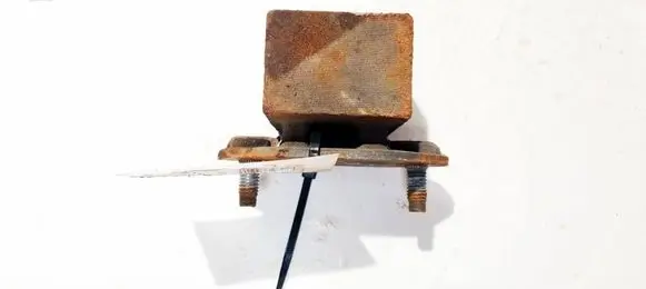 Engine mount bracket