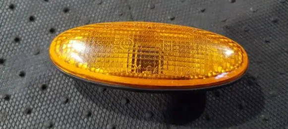 Ford Maverick Front fender indicator light 0464120 046-4120