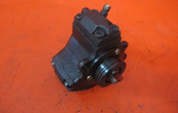 Mercedes-Benz CLK A209 C209 Fuel injection high pressure pump A6110700501 0445010008