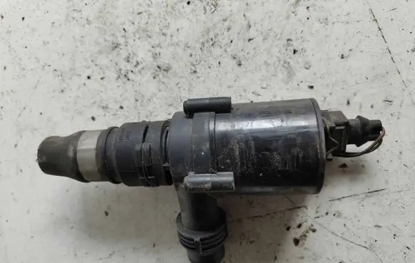 Land Rover Range Rover L322 Electric auxiliary coolant/water pump 70207813