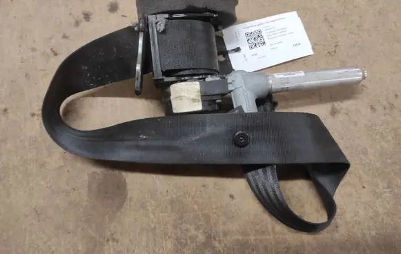 Volvo S40 Rear seatbelt 8639549