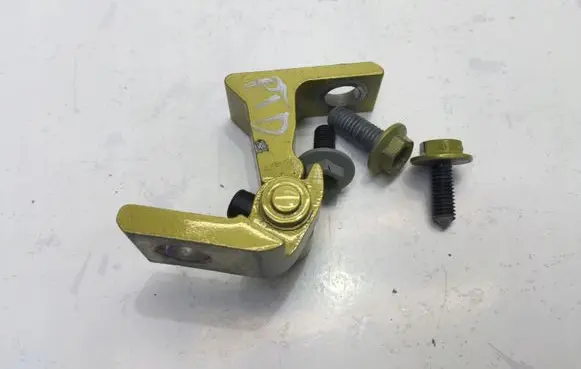Volkswagen Golf VIII Rear door lower hinge 5H0833402