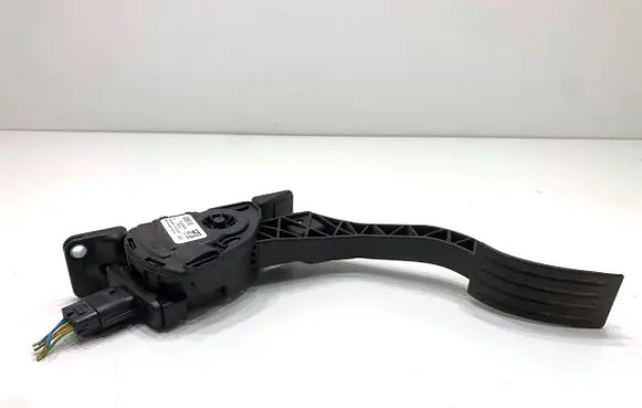 Ford Escape III Accelerator throttle pedal F1DC9F836AA