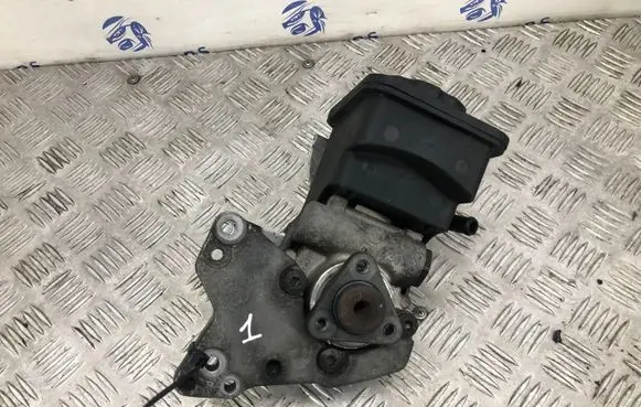 BMW 5 E60 E61 Power steering pump 2247556 32422247556