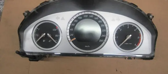 Mercedes-Benz C W204 Speedometer (instrument cluster) A2045406148