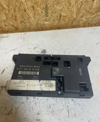 Mercedes-Benz E W211 Door control unit/module 2118200526 356803