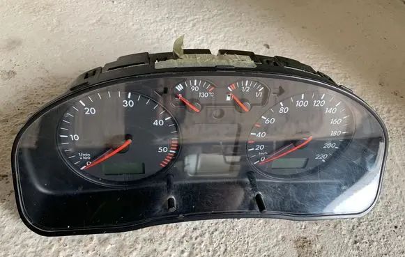 Volkswagen PASSAT B5 Speedometer (instrument cluster) 1B1919860C
