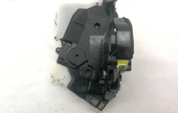 Toyota Yaris Coupe door lock (next to the handle) 