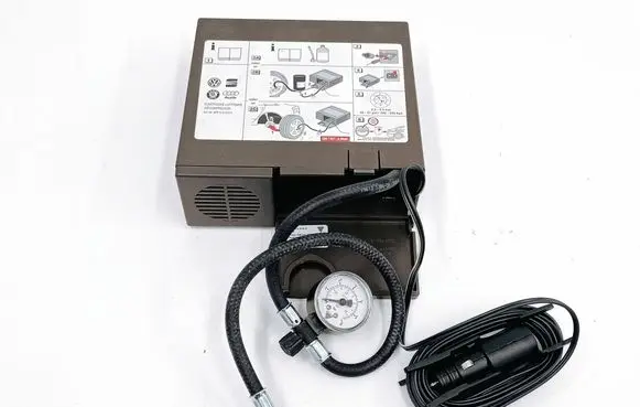 Audi Q7 4L Tire air pump compressor 8P0012615A