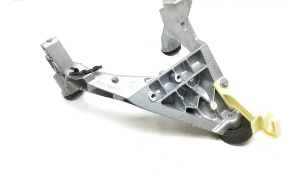 BMW 5 F10 F11 Steering rack mounting bracket M6140829