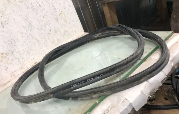 Mercedes-Benz GLC C254 Trunk rubber seal (body) 