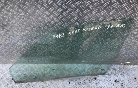 Seat Toledo I (1L) Front door window glass four-door
