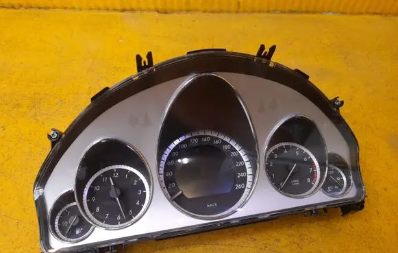 Mercedes-Benz E W212 Speedometer (instrument cluster) A2129002910