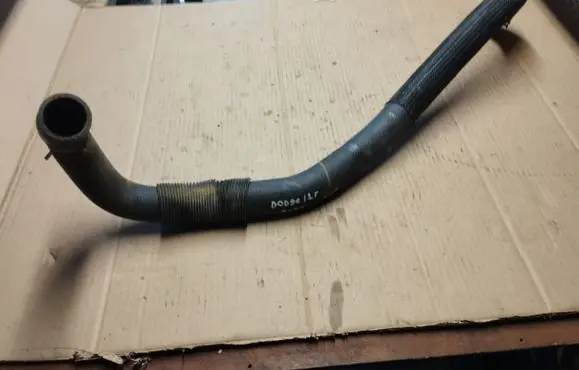 Chrysler Town & Country V Engine coolant pipe/hose