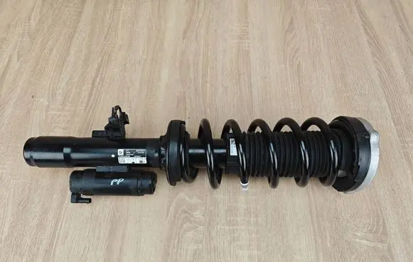 BMW 5 G30 G31 G38 Front shock absorber with coil spring 6866394