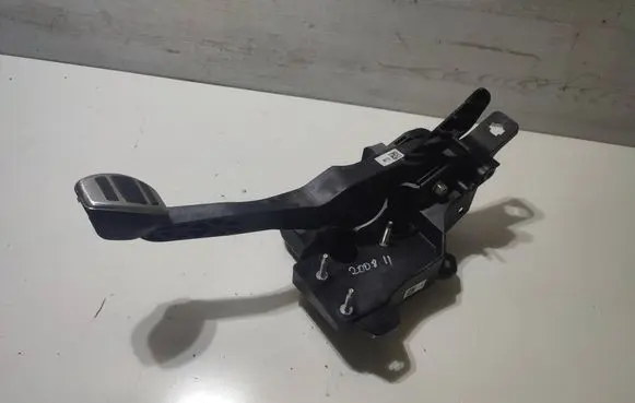 Peugeot 2008 II Brake pedal 9824311680