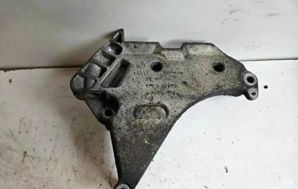 Volkswagen Golf VI Engine mounting bracket 03L199207