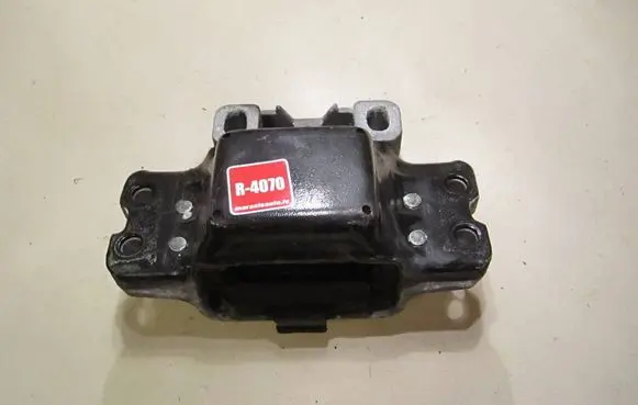 Volkswagen Golf V Engine mount bracket 1K0199555