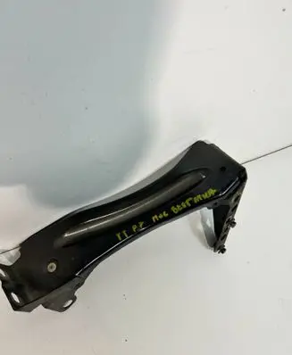 Audi TT TTS Mk2 Fender mounting bracket 8J0821136F