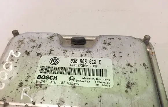Skoda Octavia Mk1 (1U) Engine control unit/module 038906012E 0281010105